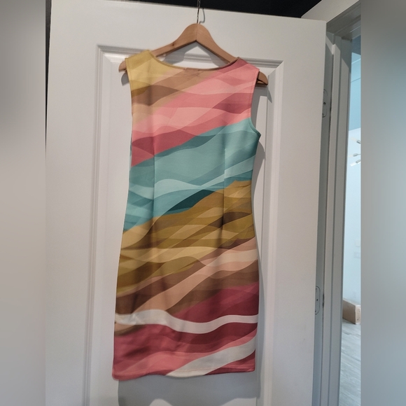 VENUS Colorful Wave Pattern Mini Dress - Picture 2 of 2